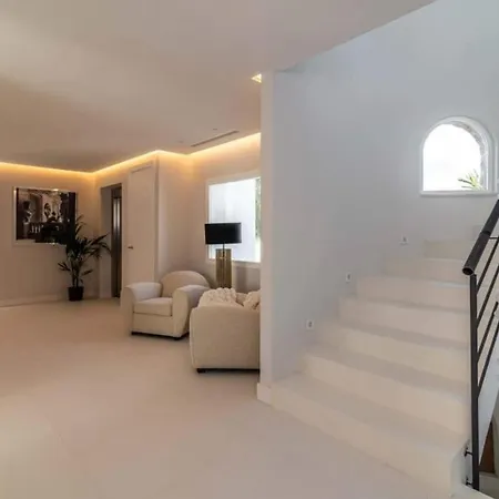 Villa The Boasts Of Extravagance And Luxury