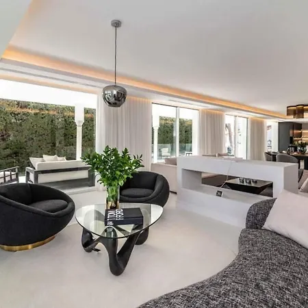 Villa The Boasts Of Extravagance And Luxury *