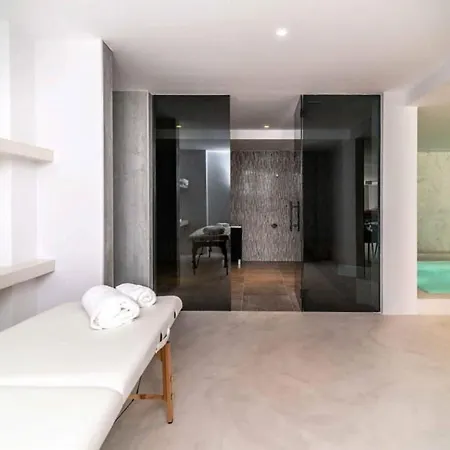 Villa The Boasts Of Extravagance And Luxury *